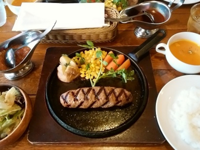 ハンバーグ_ハンバーグ専門店 IZUTSUYA