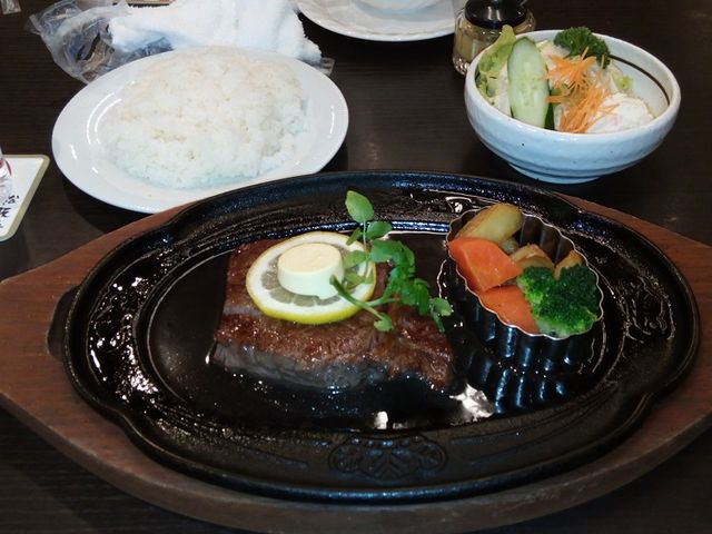 松阪牛ヒレステーキ
ライス、サラダ、スープ付150g_松阪まるよし