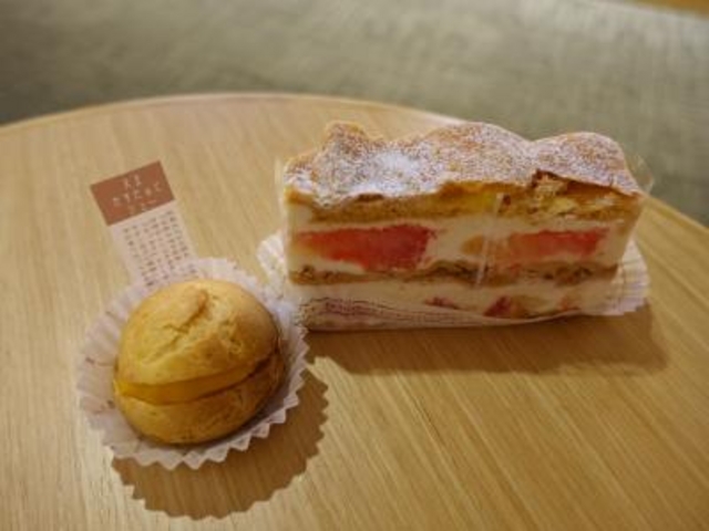 人気パティスリーの本店です_Creme de la Creme