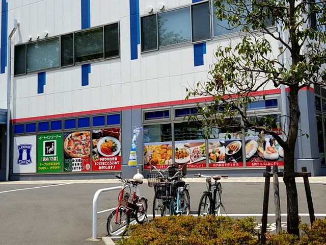 一階にローソンが入っています_横浜銀行アイスアリーナ