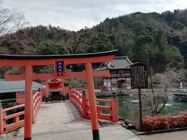 弁天堂の一の鳥居です_勝尾寺弁天堂