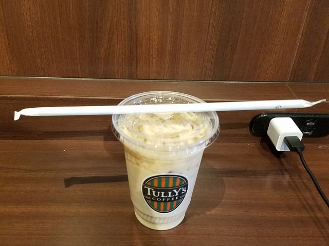 充電席もあります。_タリーズコーヒー日本橋3丁目店