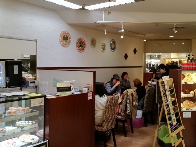 新宿京王百貨店2階にあるカフェです_ラ・ターブル 新宿店