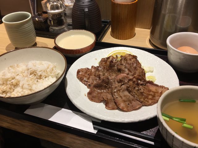 牛タンとろろ定食M 1250円_たんやHAKATA