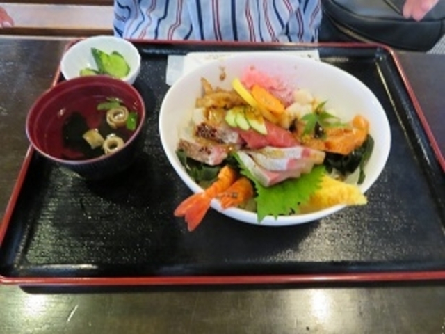 ウミコヤ38 海鮮丼_ウミコヤ38