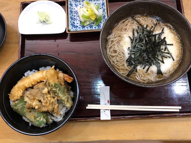 寒かったので丼と温かいとろろ蕎麦_藤木庵