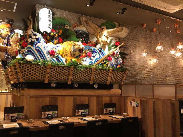 店内の担ぎ山 _博多もつ鍋 おおやま アミュプラザ小倉