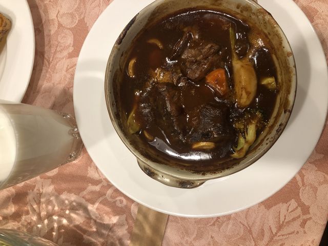 ぐつぐつの煮込みビーフシチュー!_洋食や ボンファム