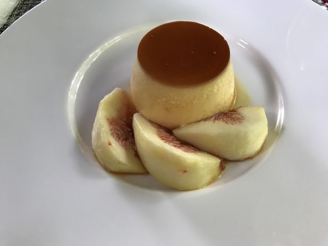 プリンとイチヂクのデザート_吉井町の白壁通り