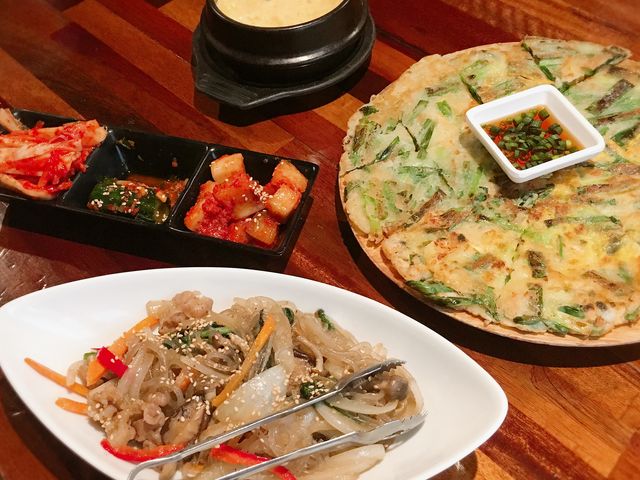 チャプチェとチヂミ_韓国家庭料理 トマト