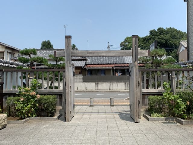 【川越城中ノ門堀跡】門の中から通りを見たところ_川越城中ノ門堀跡