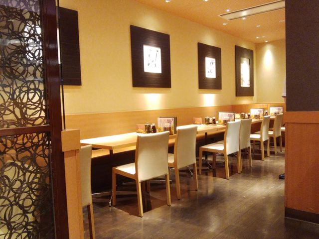 いつも綺麗な店内です。_とんかつ和幸 八重洲地下街八重洲店