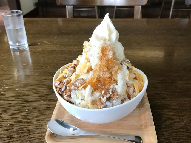 ロイヤルミルクティとくるみのかき氷(500円)_内野酒店のんき村
