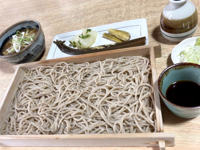 そば切り(板そば並)700円
きじ汁 350円_そば切り源四郎
