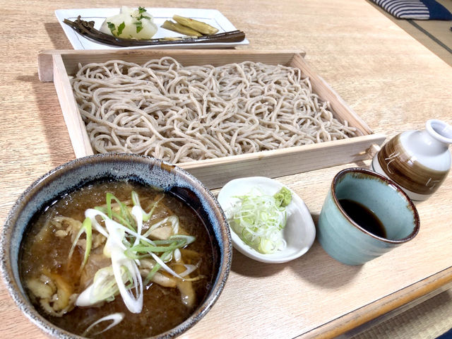冷たい蕎麦ときじ汁の相性が抜群です!_そば切り源四郎