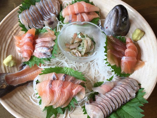ヤマメのお刺身とせごし_渓流の味 田辺