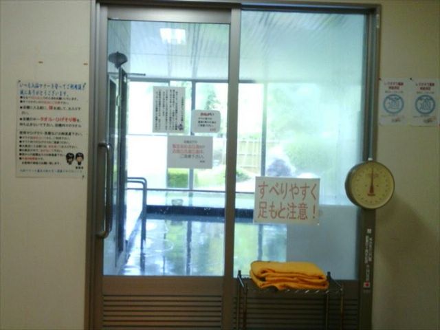 脱衣室から撮影した大浴場_八女市星野総合保健福祉センターそよかぜ