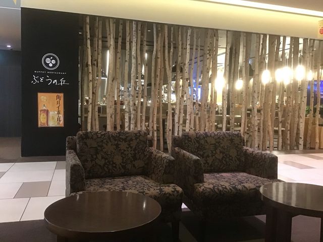 買物に出かけて見かけました。
外観を少し撮りました。
_ぶどうの丘