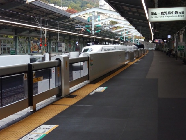 ホーム_新神戸駅