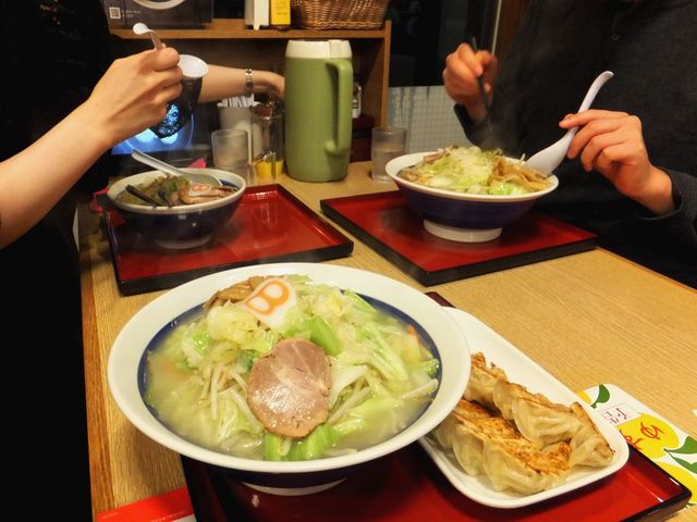 調味料は棚に収納されています。_8番らーめん野々市粟田店