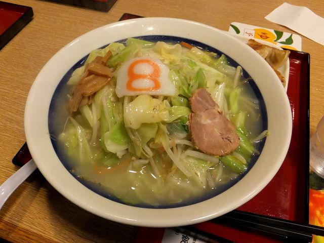 野菜らーめん(塩、麺大盛り+野菜増量)_8番らーめん野々市粟田店