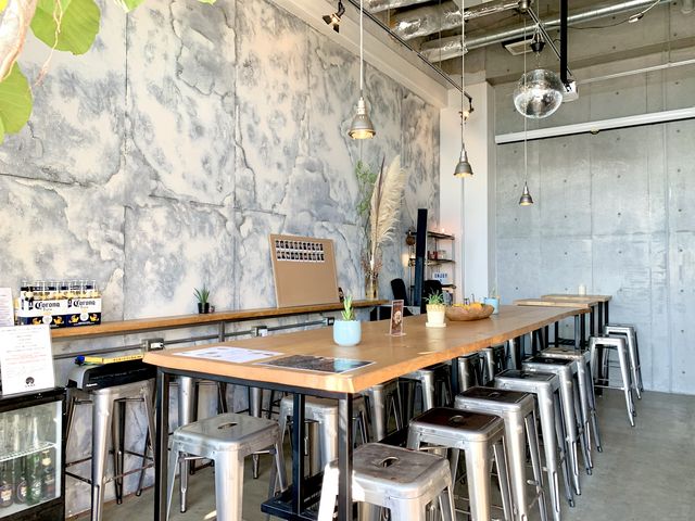 【サザンビーチ 北原珈琲】店内からも海が見えます_Lune Bleue Cafe ルナブルーカフェ