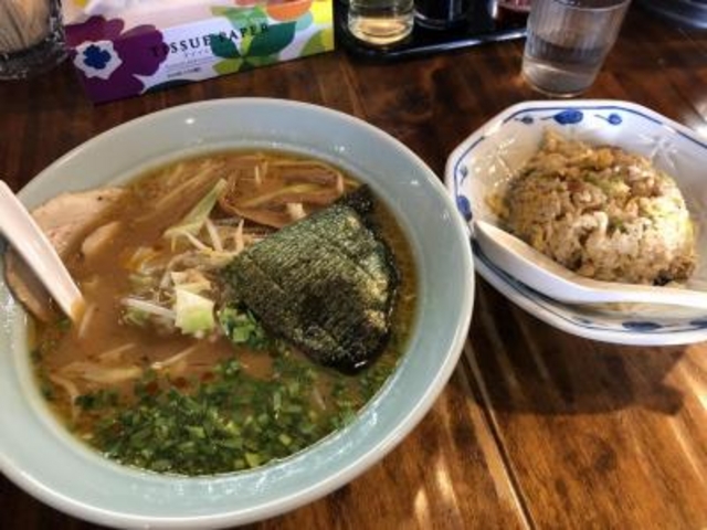 味噌ラーメンと半炒飯_錦秋田本店