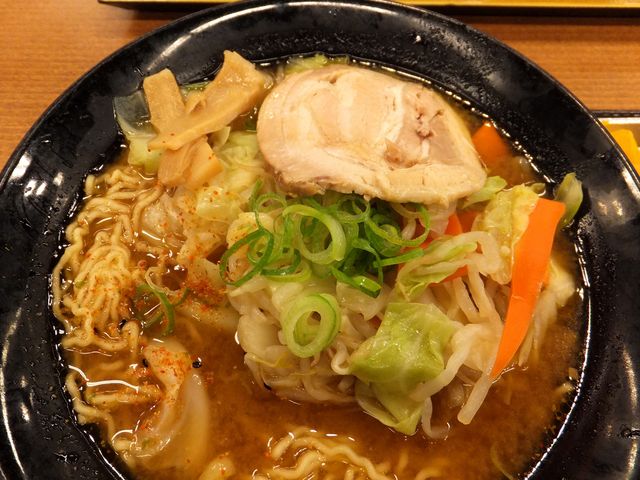 ちぢれ麺と味噌味スープは、専門店ならではの味でした。_関サービスエリア.関・長島レストラン