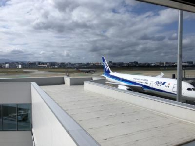 滑走路を眺めながら_福岡空港