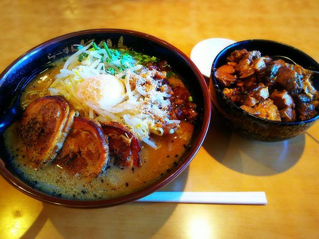 豚骨醤油チャーシュー麺とチャーシュー丼_らーめんほくしん 草加店