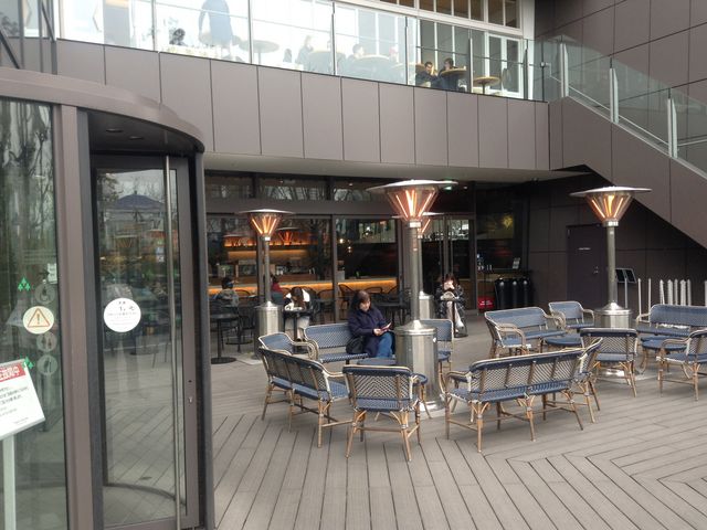 テラス席_スターバックスコーヒー・表参道原宿店