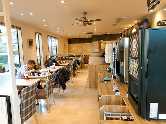 店内はまるでカフェテリア_吉野家尾久橋通り舎人店