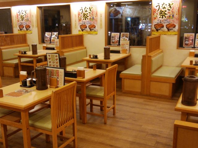 テーブル席_うな政・国吉田店