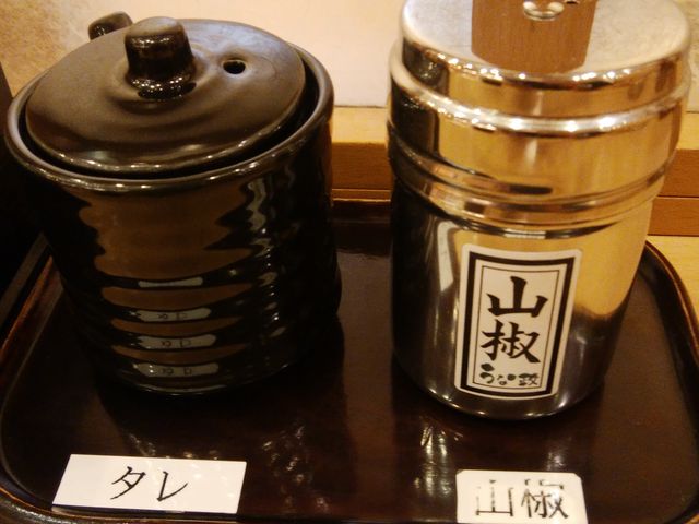 追いタレと山椒_うな政・国吉田店