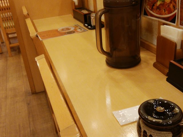 カウンター席_うな政・国吉田店