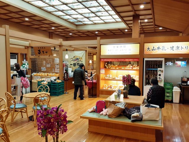 店舗入口:あすかの湯・暖簾の斜め前です。_あすかの湯お食事処