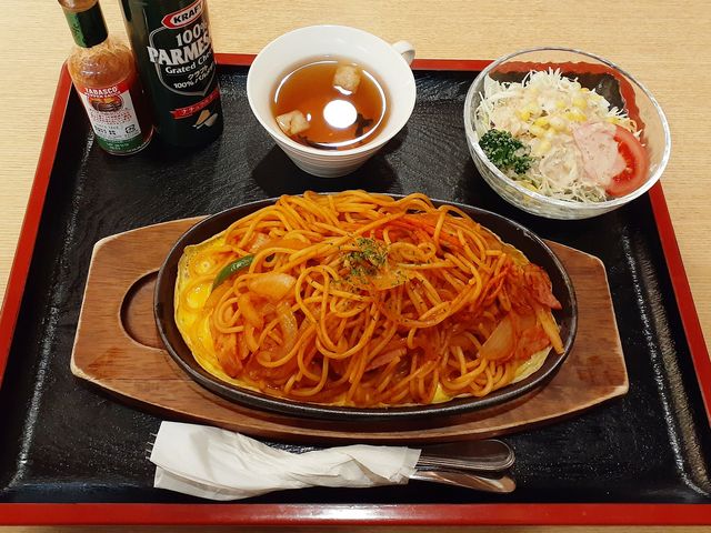 鉄板ナポリタンスパゲティ:サラダとスープが付きます。_あすかの湯お食事処