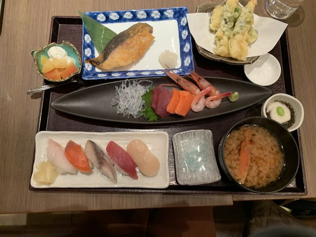 お魚いっぱいの嬉しいお膳_プレミアホテル-CABIN-札幌