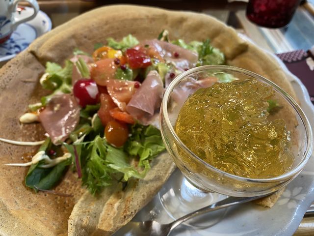 ランチセットのガレット(生ハムとアボカド)_民家カフェ うさぎや