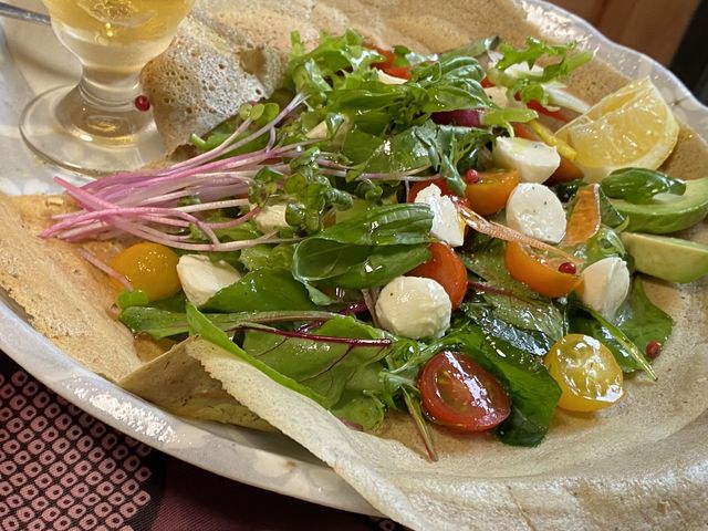 ランチセットのガレット(トマトとモッツァレラチーズ)_民家カフェ うさぎや