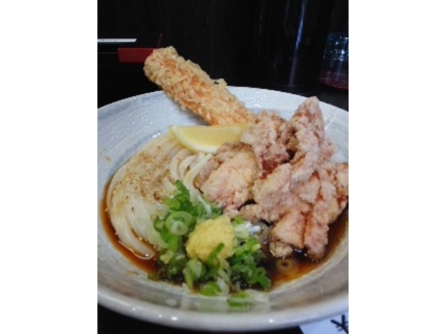 ちくザンぶっかけうどん(ちくわとザンギ)の冷_ザンギうどん 一久 狸小路店
