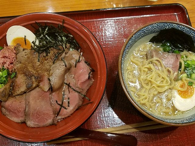 どんぶりとラーメンセット_ニッケコルトンプラザ