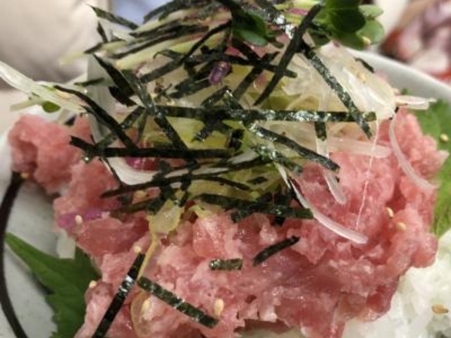 なかおち丼_みなと市場 小松まぐろ専門店