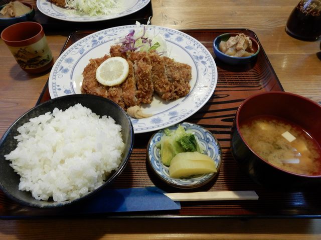 ロースかつ定食です_ながと