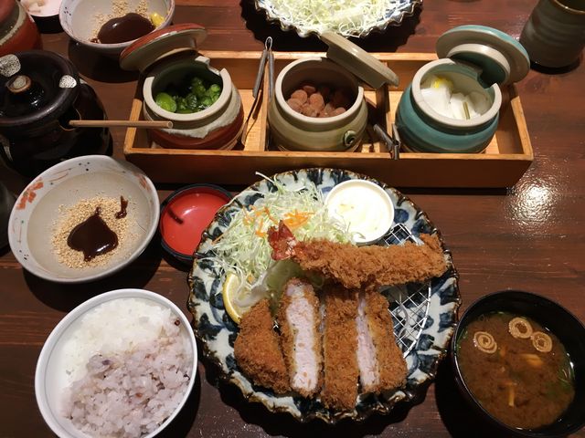 よし平のトンカツ(ご飯は2種類から選べ、ハーフにもしてもらえます)_よし平・とんかつ稲成店