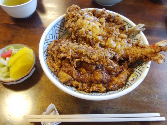 タレの味ばかりして、海老の味もイカの味もなくなっています。_大黒家天麩羅