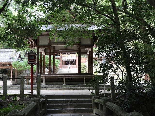 橋が架かっていました。_鷺森神社