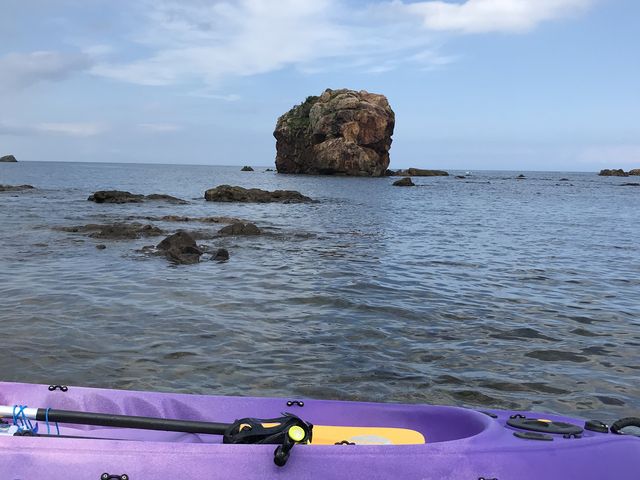 奥に見える岩場をまわってきました。_KAI’TOシーカヤックスクール