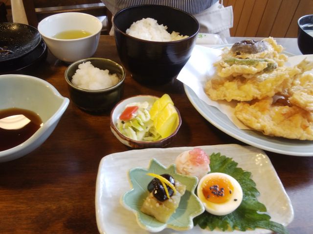 美味しそうな天ぷら定食です。_浅草 大黒家