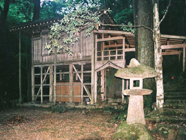 岩屋山仙禅寺、懸崖造り岩屋観音のお堂。_仙禅寺跡磨崖仏